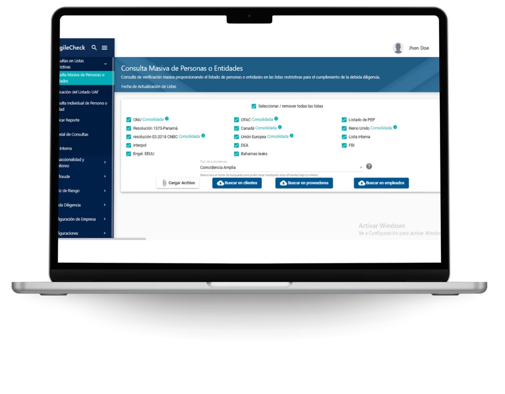 Vista de la interfaz de AgileCheck durante una consulta: resultados de coincidencias en listas restrictivas y PEP